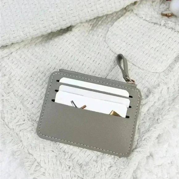 ⚠️Clearance🤍Small Cardholder Light Grey Wallet - Picture 4 of 4